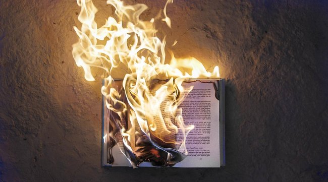 Cover image for Fahrenheit 451, a review and highlights.